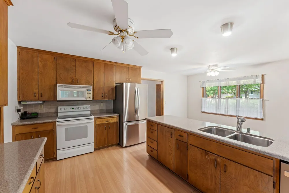 4723 Forest Circle Minnetonka, MN 55345