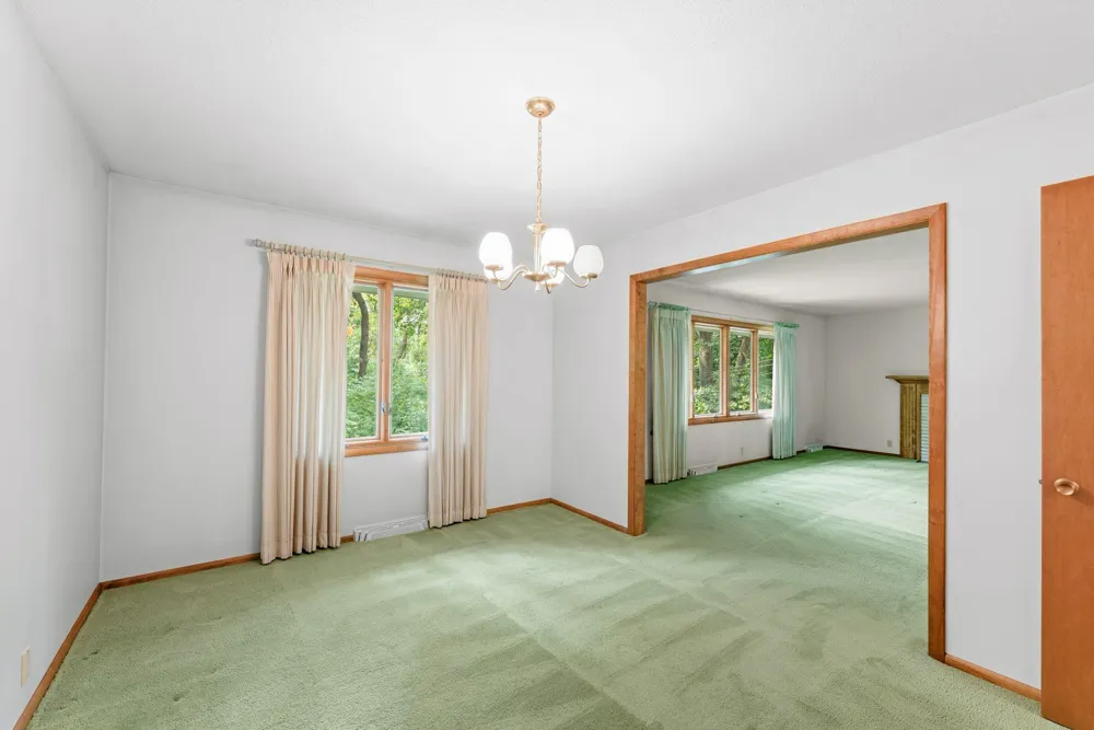 4723 Forest Circle Minnetonka, MN 55345