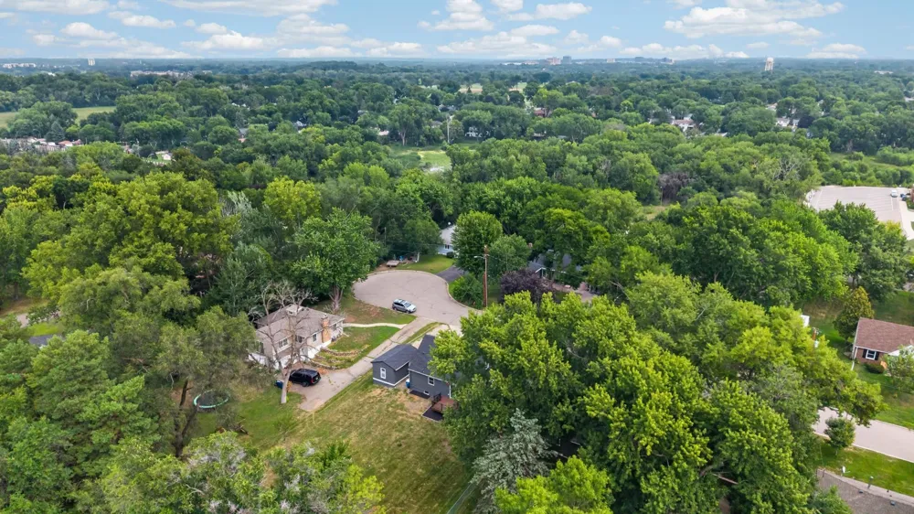 2516 Westview Terrace Minnetonka, MN 55305
