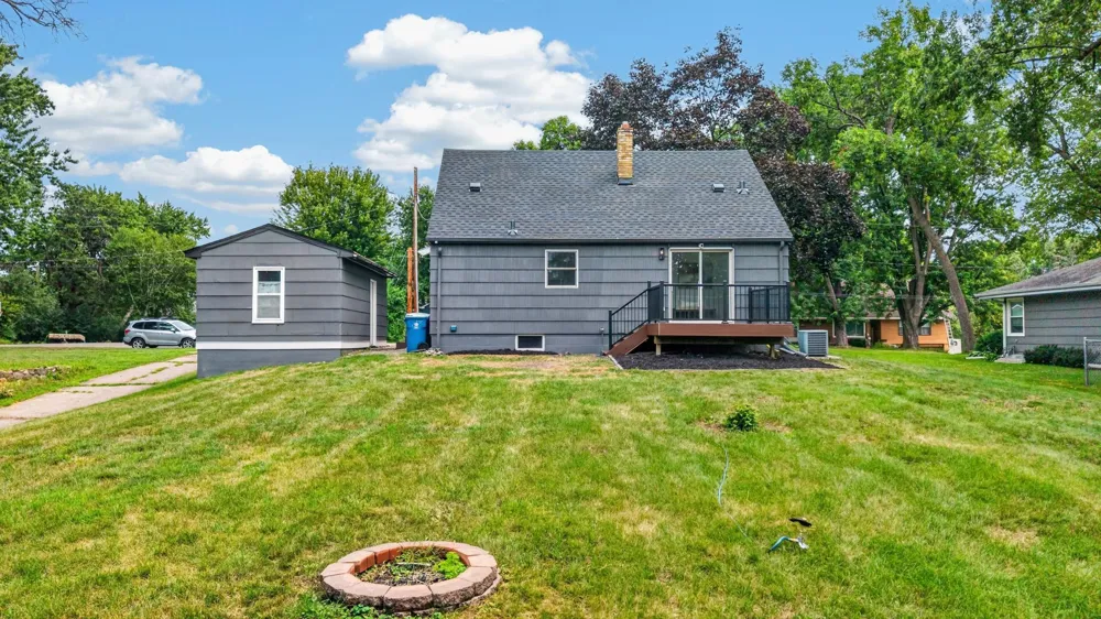 2516 Westview Terrace Minnetonka, MN 55305