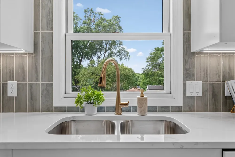 2516 Westview Terrace Minnetonka, MN 55305
