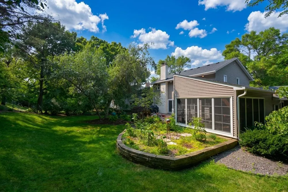 776 Upper Colonial Drive Mendota Heights, MN 55118