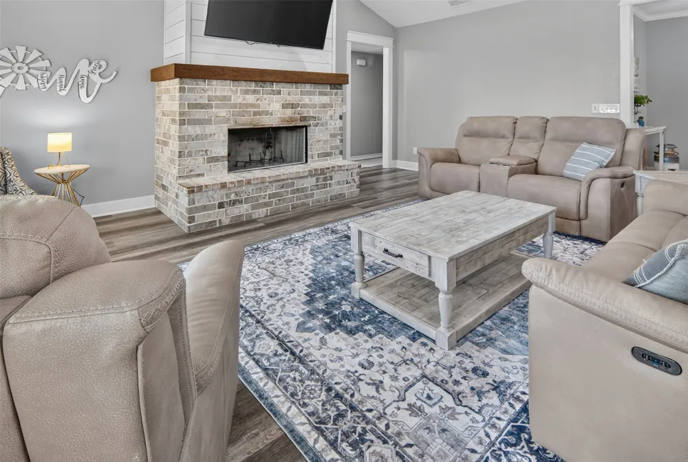 647 Oklahoma Street Van, TX 75790