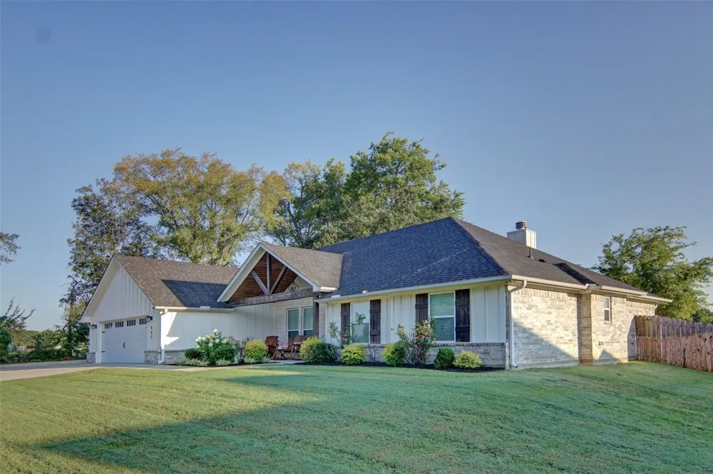 647 Oklahoma Street Van, TX 75790