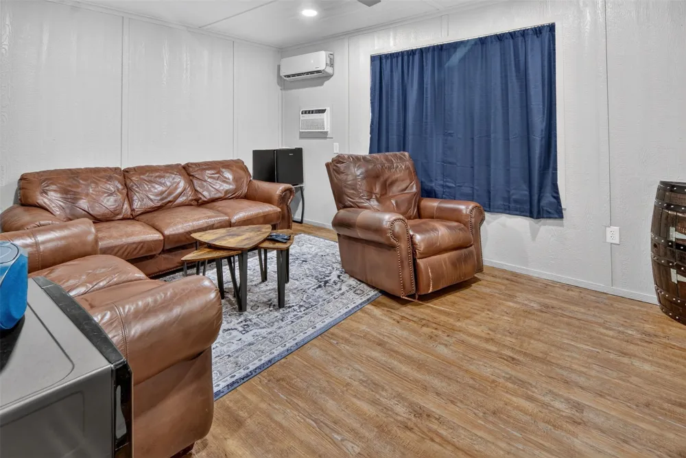 647 Oklahoma Street Van, TX 75790