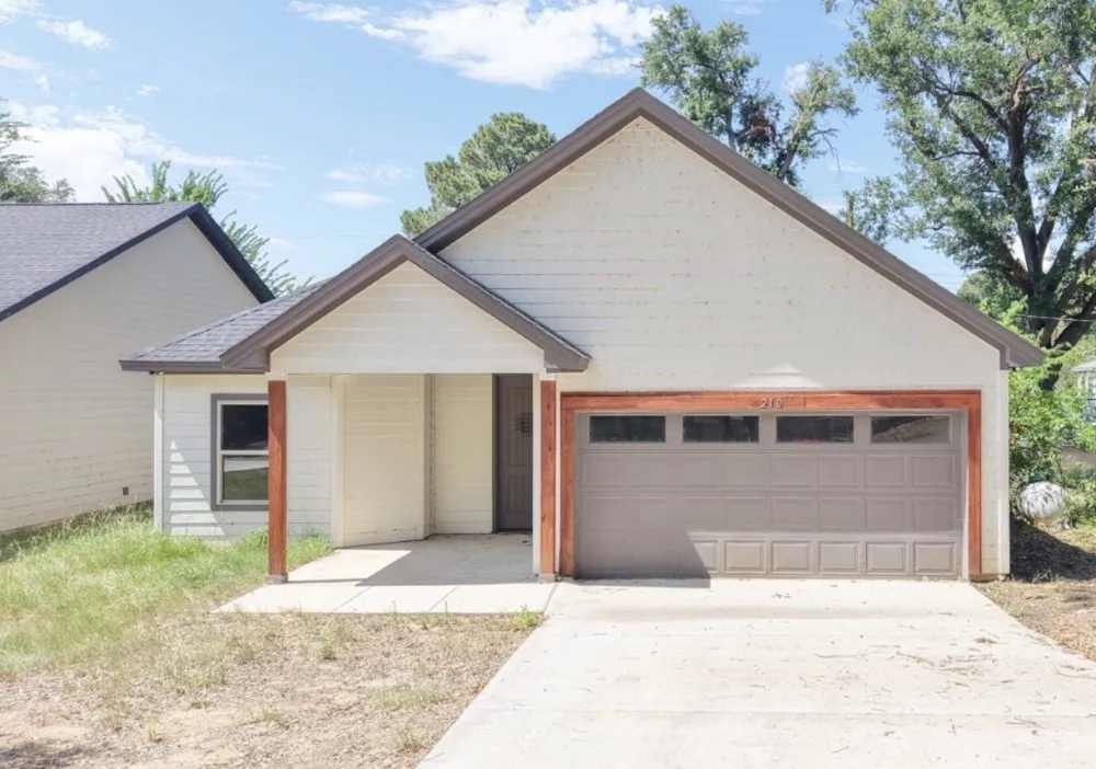 210 Holiday Gun Barrel City, TX 75156