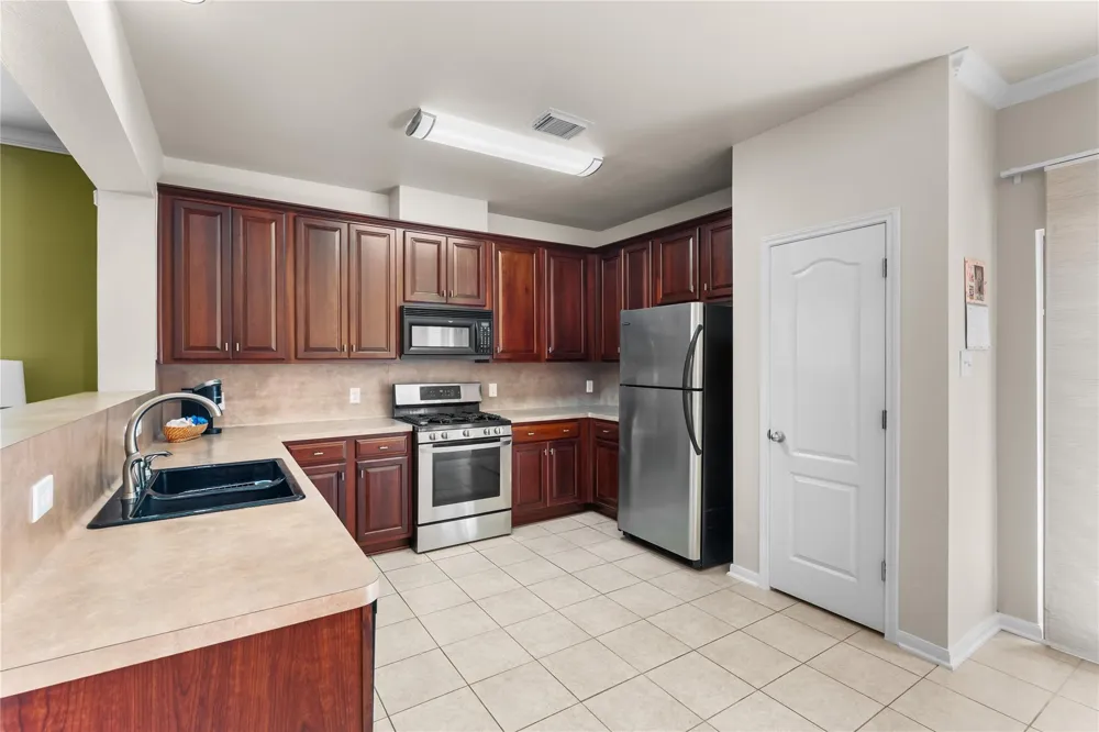 7911 Barnes Ridge Lane Houston, TX 77072