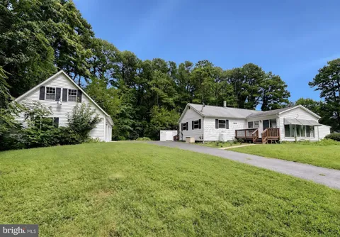 260 VISTA LANE