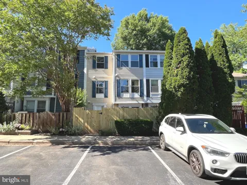 48 WHITECHURCH COURT