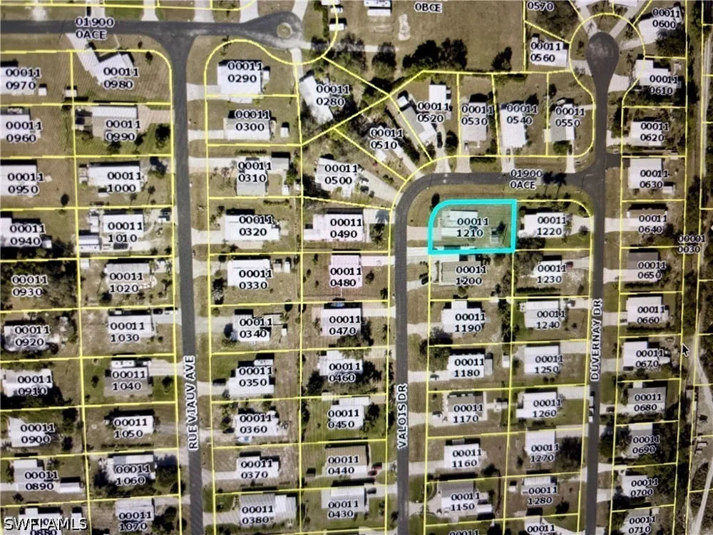 Valois Drive Bonita Springs, FL 34135