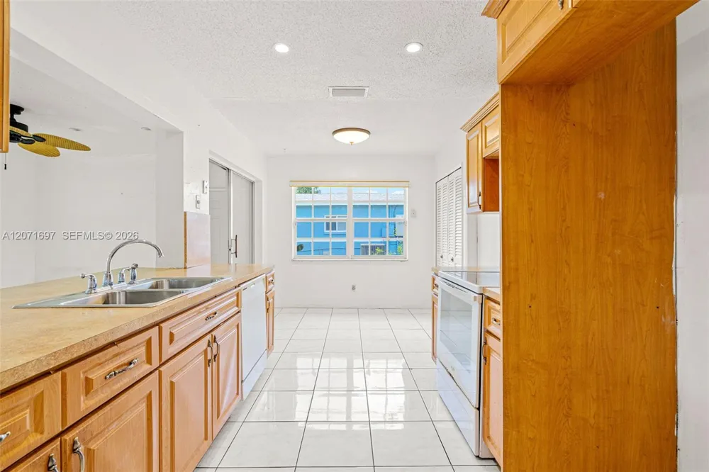 4700 NW 41st Pl Lauderdale Lakes, FL 33319