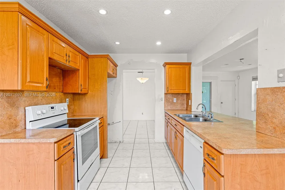 4700 NW 41st Pl Lauderdale Lakes, FL 33319