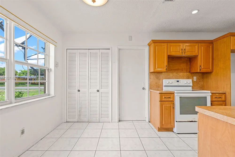 4700 NW 41st Pl Lauderdale Lakes, FL 33319
