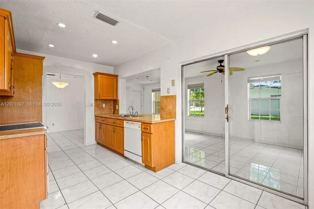4700 NW 41st Pl Lauderdale Lakes, FL 33319