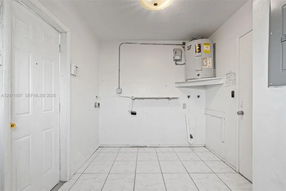 4700 NW 41st Pl Lauderdale Lakes, FL 33319
