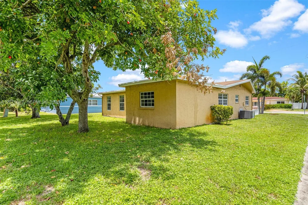 4700 NW 41st Pl Lauderdale Lakes, FL 33319