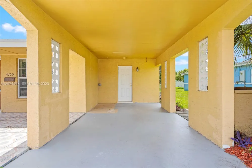 4700 NW 41st Pl Lauderdale Lakes, FL 33319