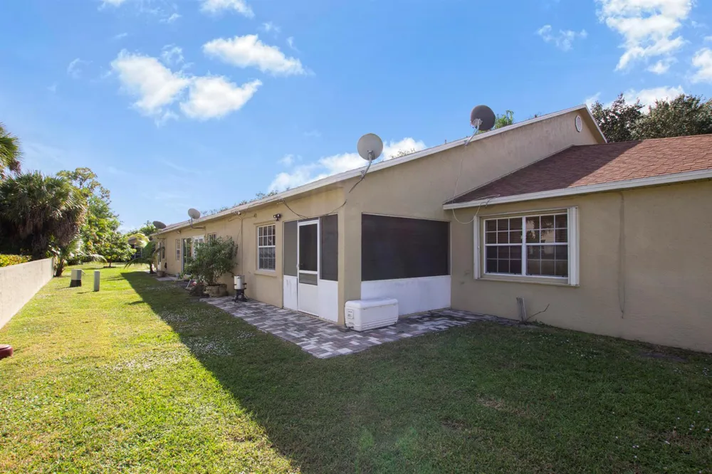 1905 MAPLEWOOD DRIVE 