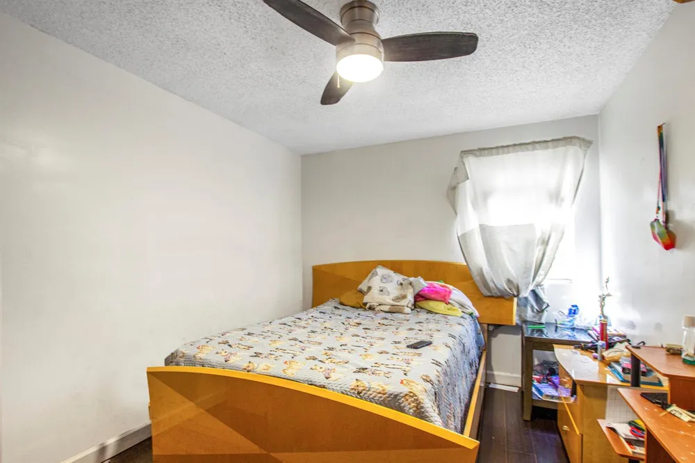 1905 MAPLEWOOD DRIVE 