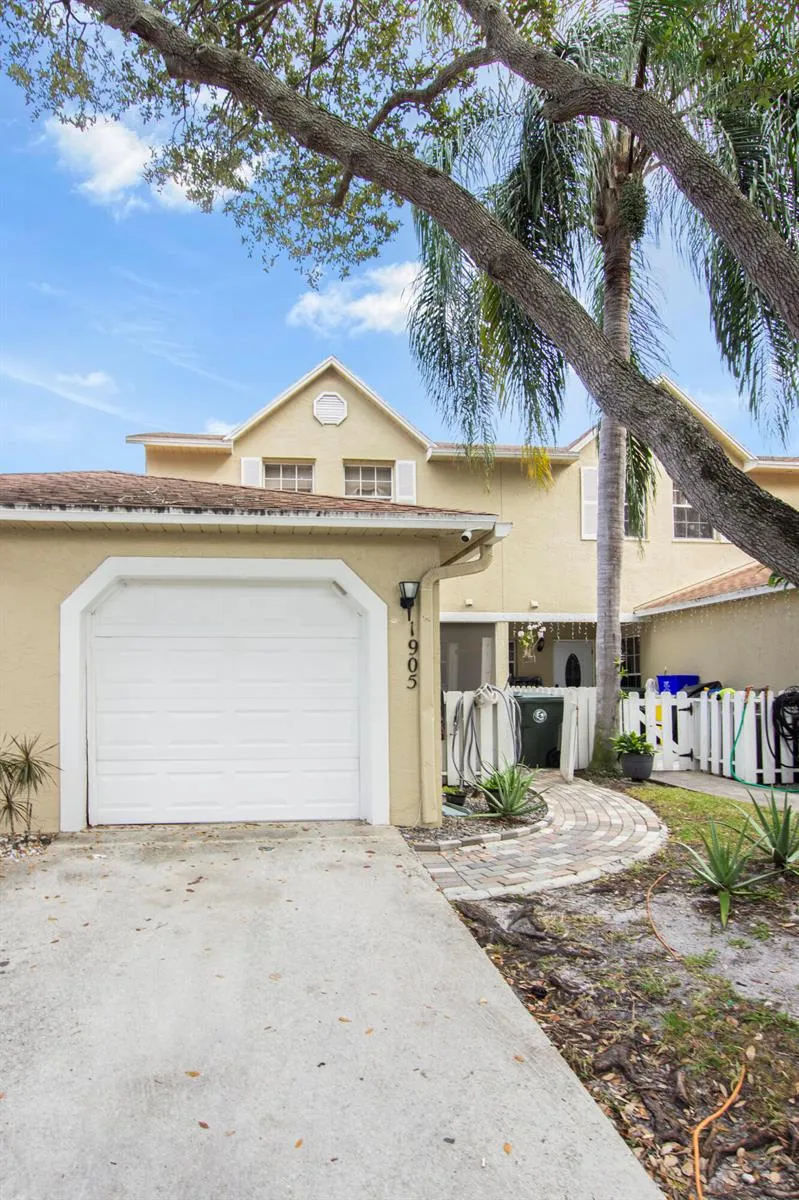 1905 MAPLEWOOD DRIVE 