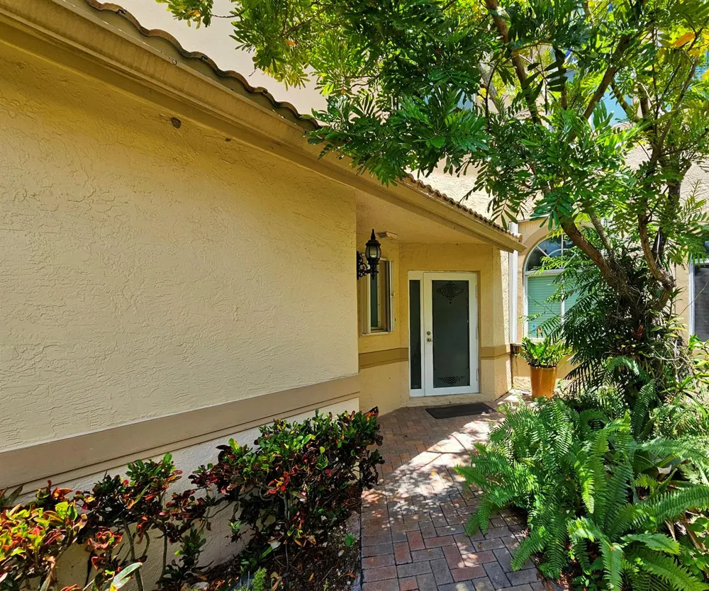 8149 MADISON LAKES CIRCLE S Davie, FL 33328