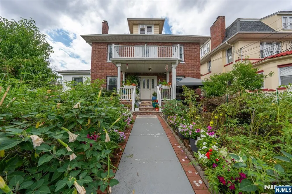 300-302 Ridge Street Newark, NJ 07104