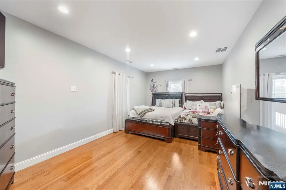 300-302 Ridge Street Newark, NJ 07104
