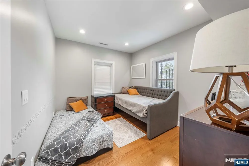 300-302 Ridge Street Newark, NJ 07104