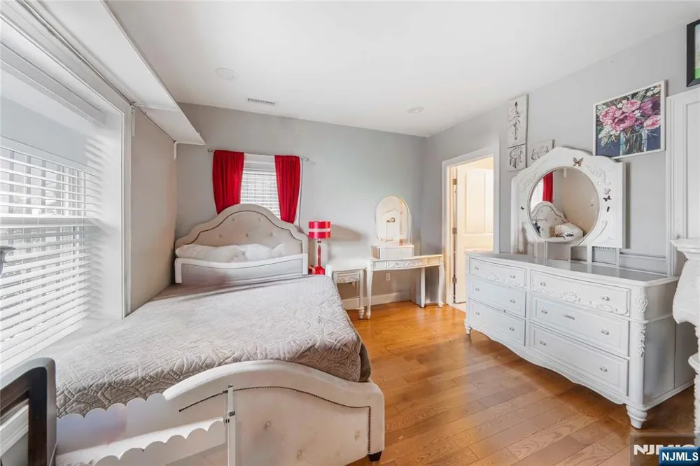 300-302 Ridge Street Newark, NJ 07104