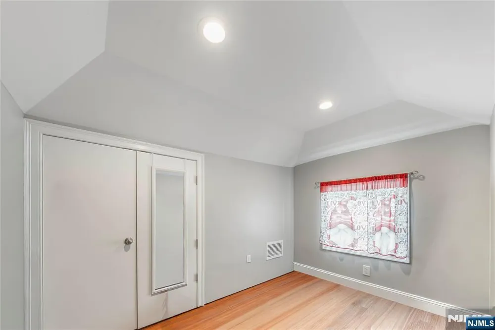 300-302 Ridge Street Newark, NJ 07104