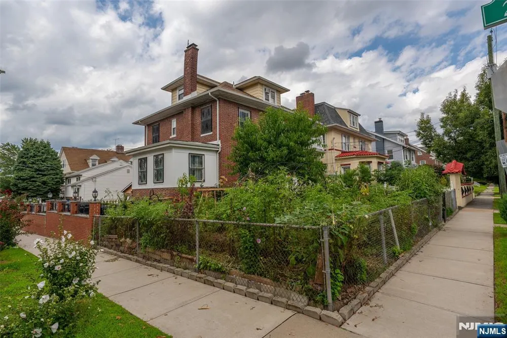 300-302 Ridge Street Newark, NJ 07104