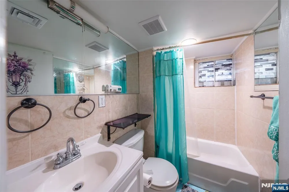 300-302 Ridge Street Newark, NJ 07104