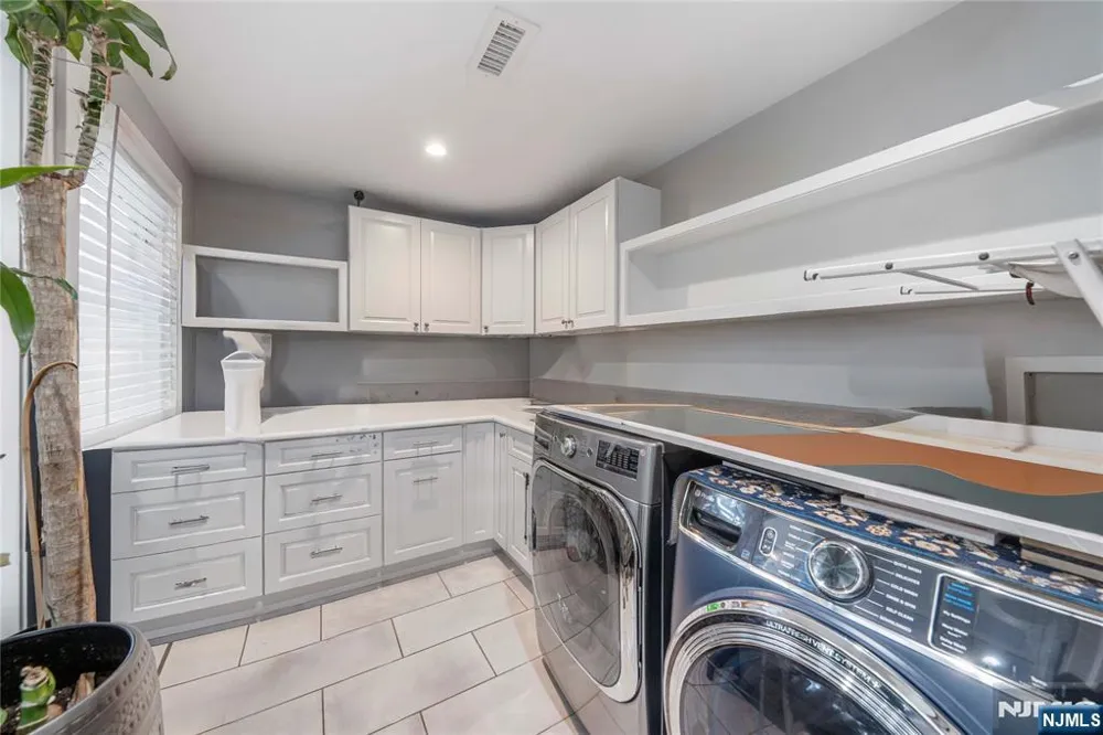 300-302 Ridge Street Newark, NJ 07104