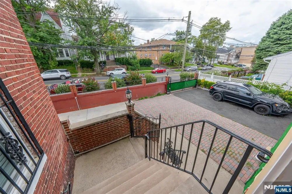 300-302 Ridge Street Newark, NJ 07104