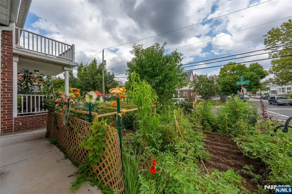 300-302 Ridge Street Newark, NJ 07104
