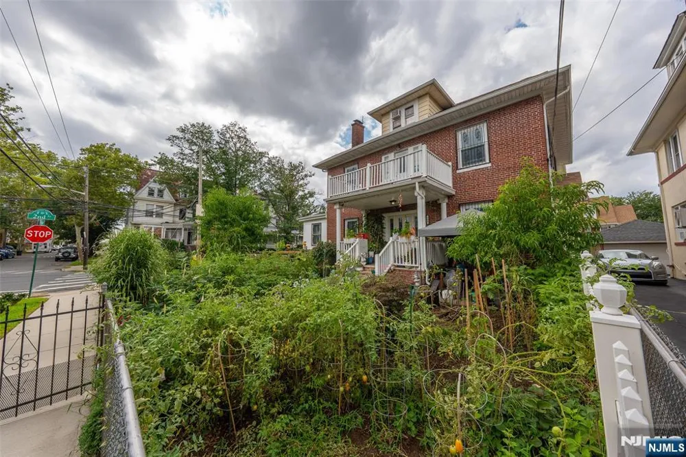 300-302 Ridge Street Newark, NJ 07104