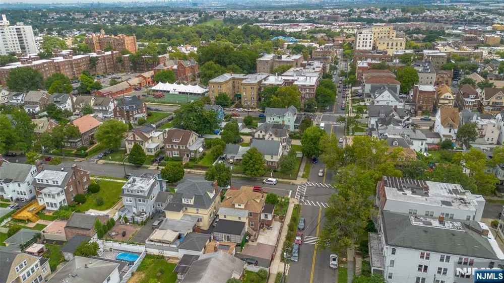 300-302 Ridge Street Newark, NJ 07104