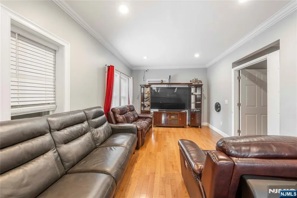 300-302 Ridge Street Newark, NJ 07104