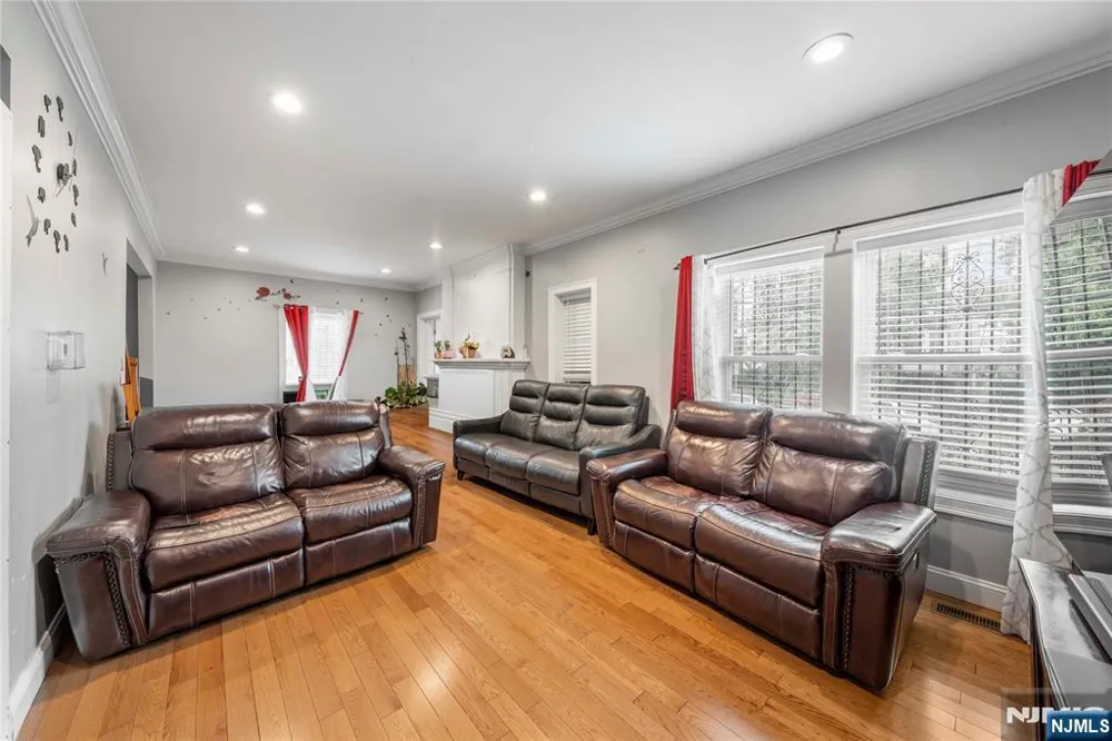 300-302 Ridge Street Newark, NJ 07104