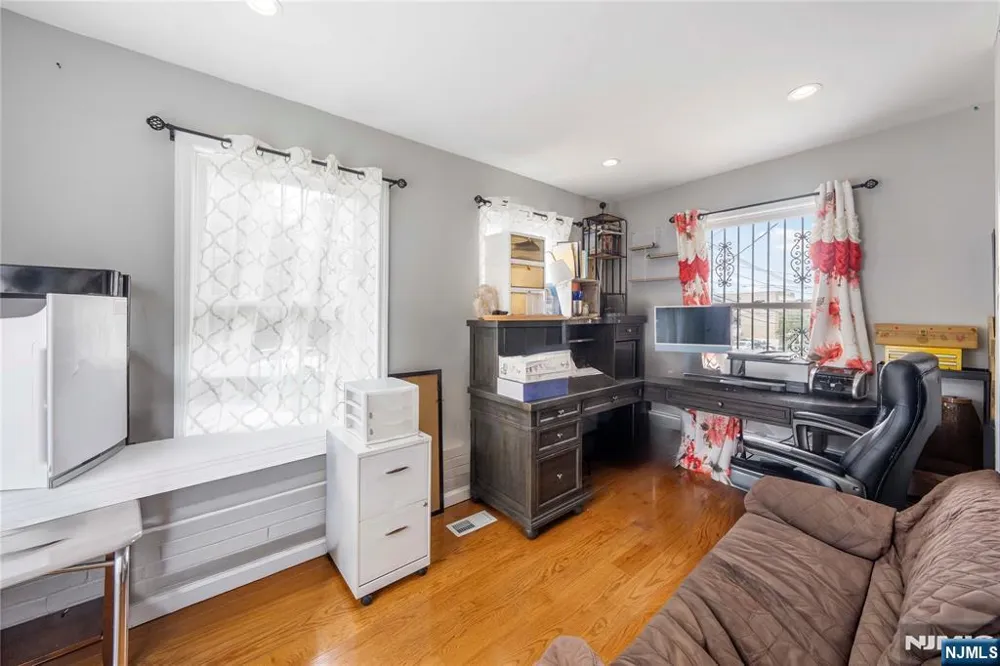 300-302 Ridge Street Newark, NJ 07104