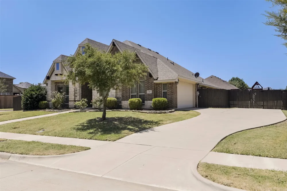 905 Mill Pond Drive Midlothian, TX 76065