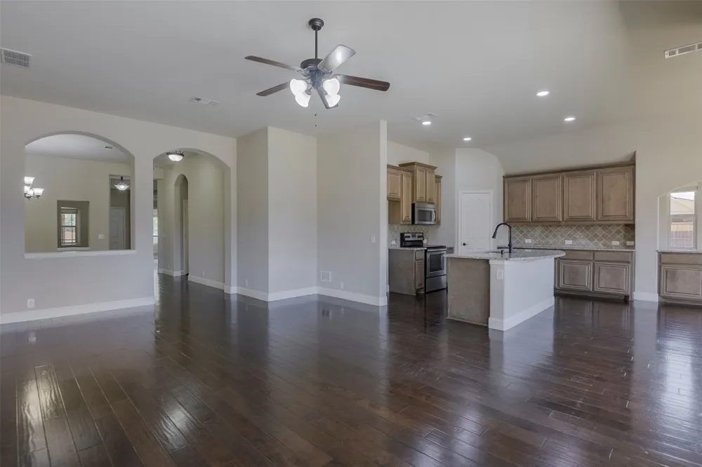 905 Mill Pond Drive Midlothian, TX 76065