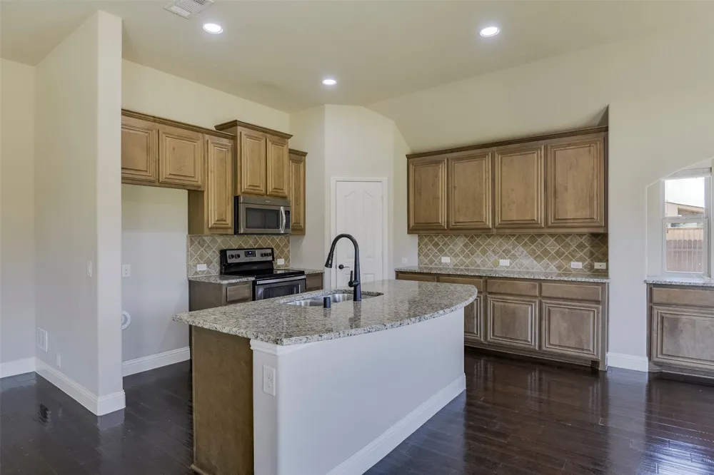 905 Mill Pond Drive Midlothian, TX 76065