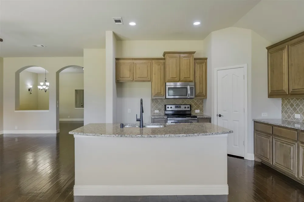 905 Mill Pond Drive Midlothian, TX 76065