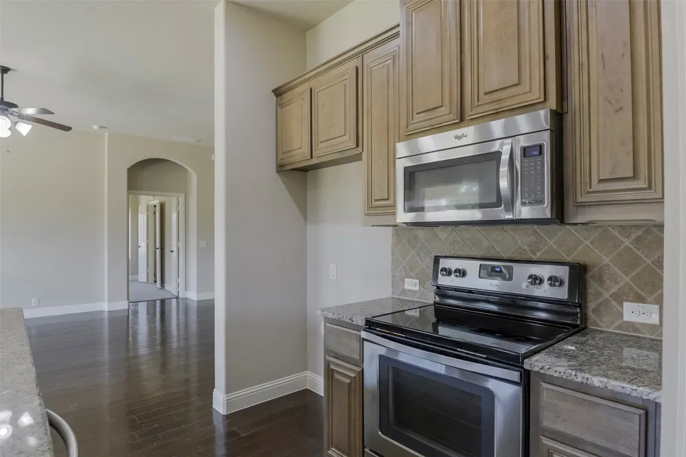 905 Mill Pond Drive Midlothian, TX 76065