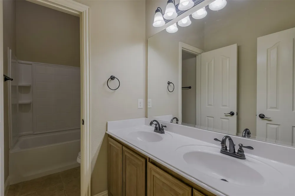 905 Mill Pond Drive Midlothian, TX 76065