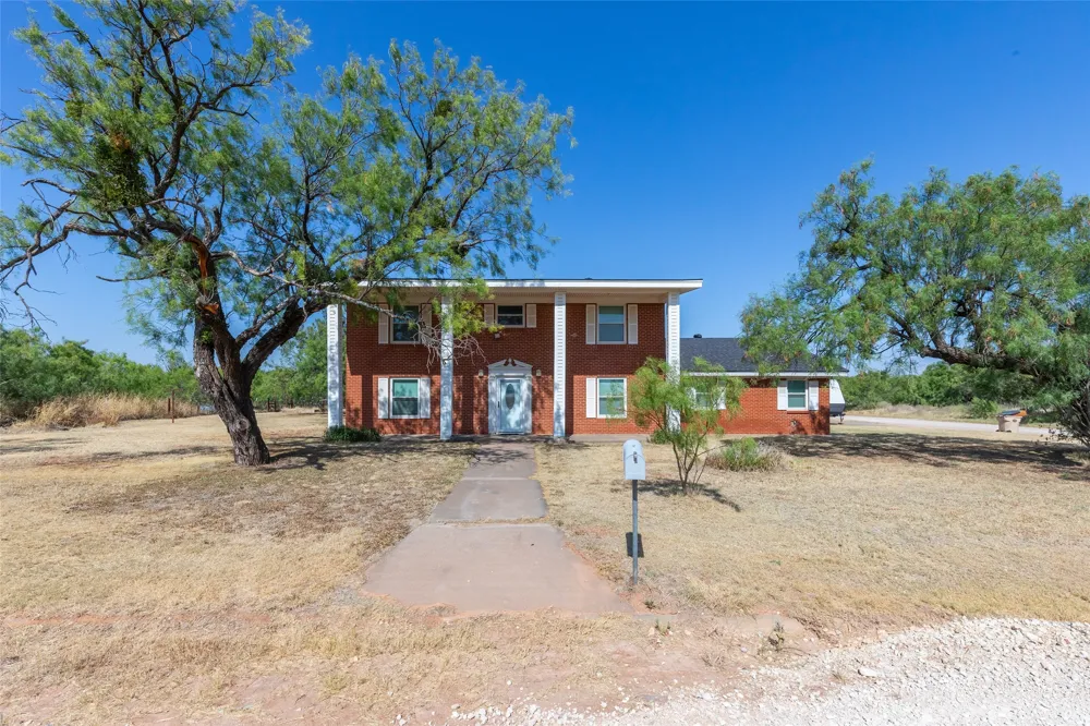 902 Avenue O Anson, TX 79501
