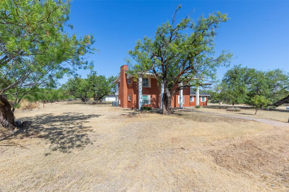 902 Avenue O Anson, TX 79501