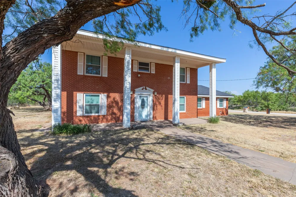 902 Avenue O Anson, TX 79501