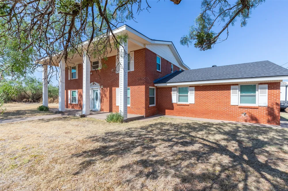 902 Avenue O Anson, TX 79501
